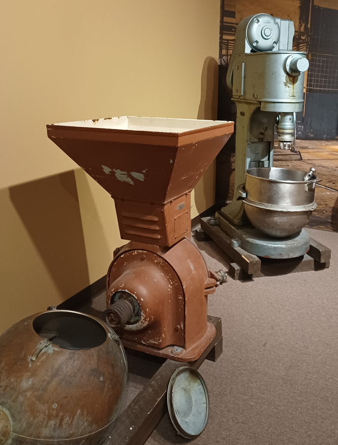 Older-chocolate-grinding-equipment